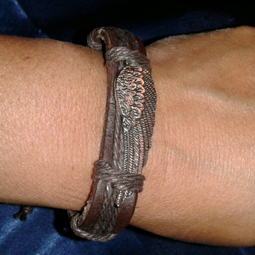 ❤️5/$25. Leather Bracelet With Metal Wing - Picture 4 of 4